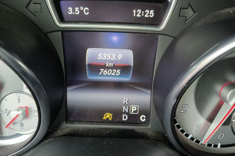 Used Mercedes-Benz GLA 2016 GLA 220 4MATIC Fashion Edition Odometer Close Up
