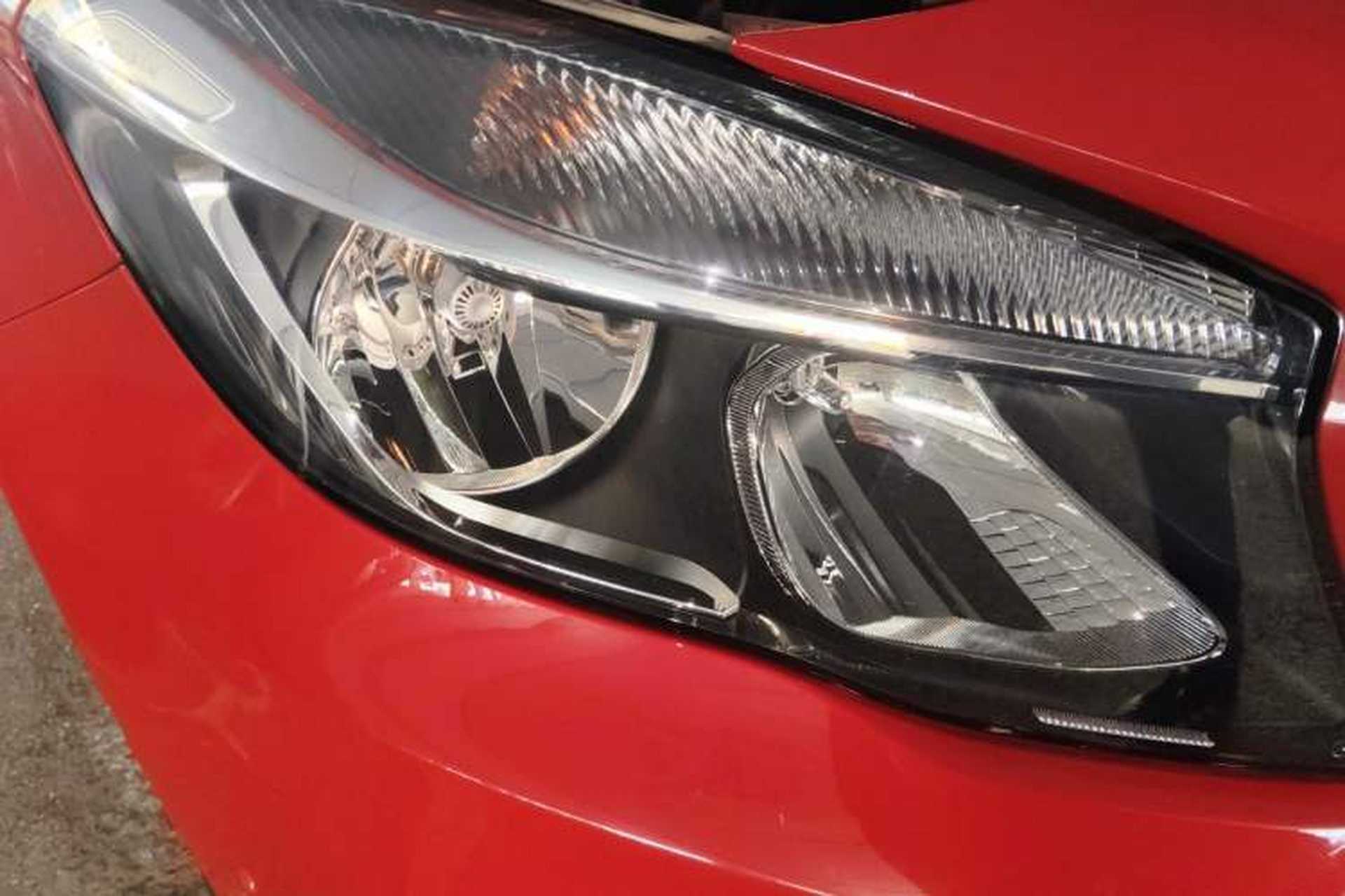 Used Mercedes-Benz GLA 2016 GLA 200 Fashion Model Right Front Headlight
