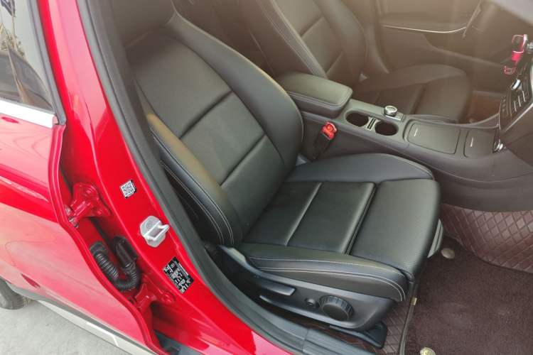 Used Mercedes-Benz GLA 2016 GLA 200 Sport Edition Right Front Seat