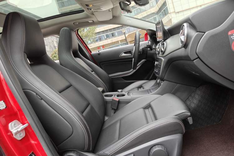 Used Mercedes-Benz GLA 2016 GLA 200 Sport Edition Right Front Seat