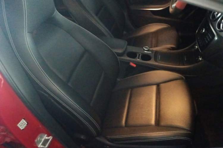 Used Mercedes-Benz GLA 2016 GLA 200 Sport Edition Right Front Seat
