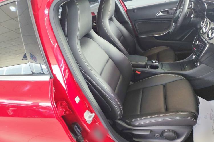 Used Mercedes-Benz GLA 2016 GLA 220 4MATIC Fashion Edition Right Front Seat