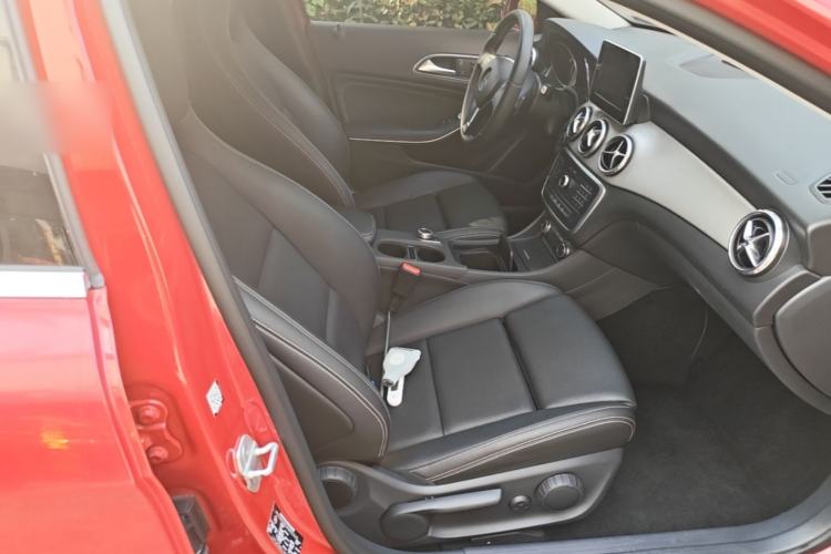 Used Mercedes-Benz GLA 2016 GLA 200 Sport Edition Right Front Seat