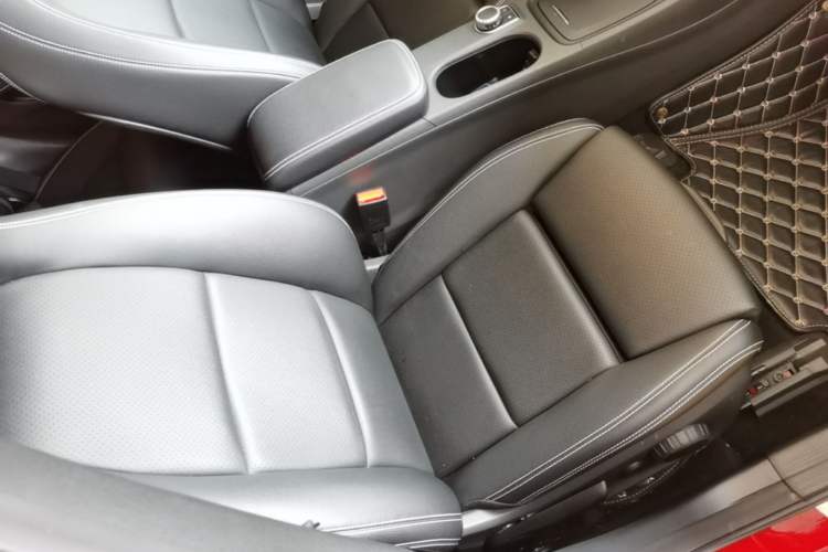 Used Mercedes-Benz GLA 2016 GLA 220 4MATIC Fashion Edition Right Front Seat