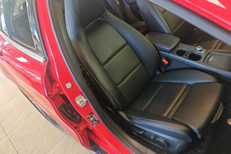 Used Mercedes-Benz GLA 2016 GLA 200 Sport Edition Right Front Seat