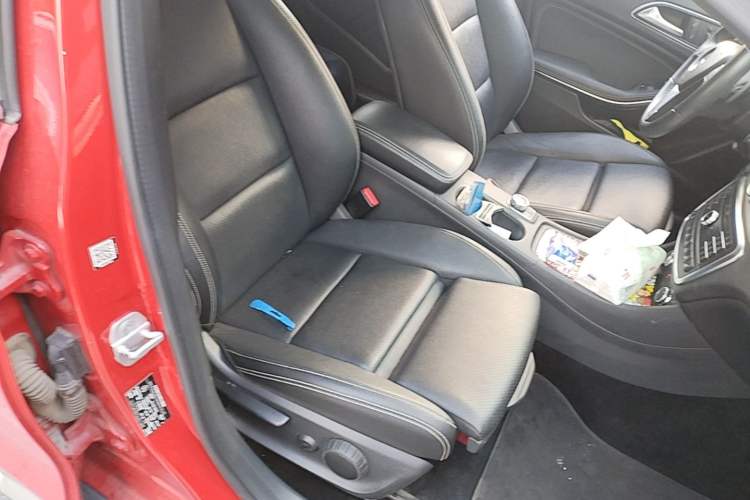 Used Mercedes-Benz GLA 2016 GLA 220 4MATIC Fashion Edition Right Front Seat