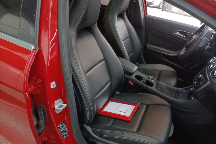 Used Mercedes-Benz GLA 2016 GLA 200 Sport Edition Right Front Seat