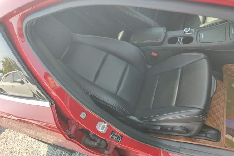 Used Mercedes-Benz GLA 2016 GLA 200 Fashion Model Right Front Seat