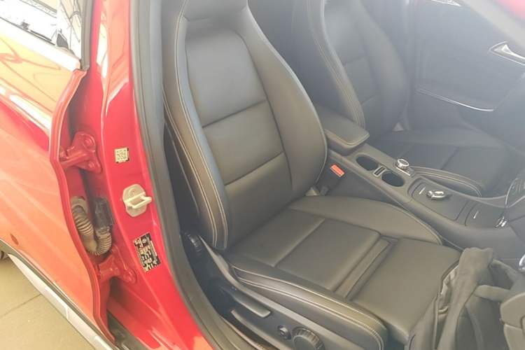 Used Mercedes-Benz GLA 2016 GLA 200 Fashion Model Right Front Seat