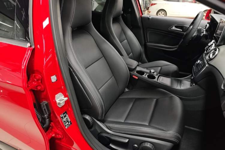 Used Mercedes-Benz GLA 2016 GLA 200 Sport Edition Right Front Seat