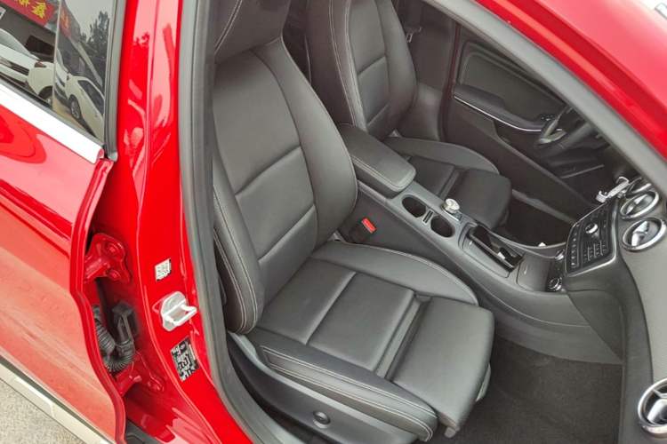 Used Mercedes-Benz GLA 2016 GLA 220 4MATIC Luxury Model Right Front Seat