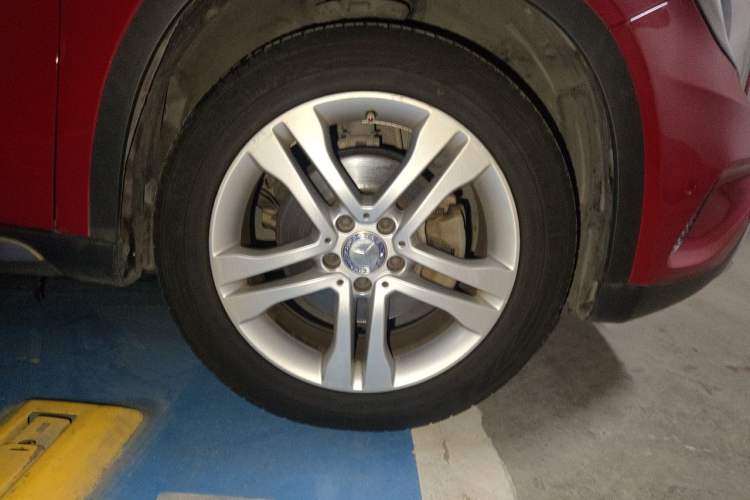Used Mercedes-Benz GLA 2016 GLA 200 Sport Edition Right Front Wheel Hub