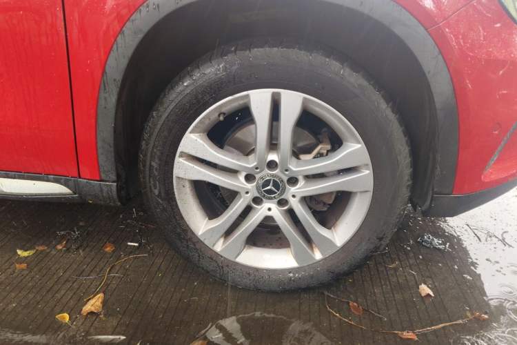 Used Mercedes-Benz GLA 2016 GLA 200 Sport Edition Right Front Wheel Hub