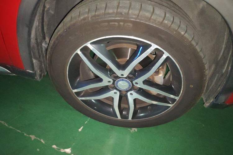 Used Mercedes-Benz GLA 2016 GLA 200 Fashion Model Right Front Wheel Hub