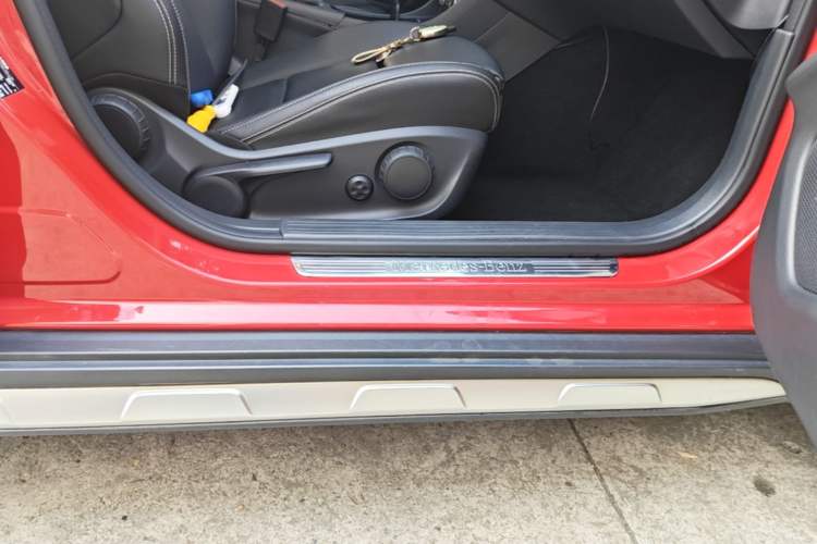 Used Mercedes-Benz GLA 2016 GLA 200 Sport Edition Right Side Sill