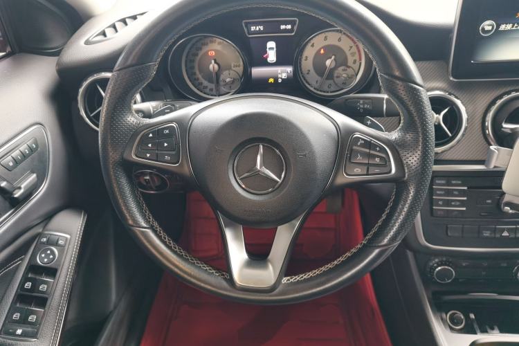 Used Mercedes-Benz GLA 2016 GLA 200 Sport Edition Steering Wheel