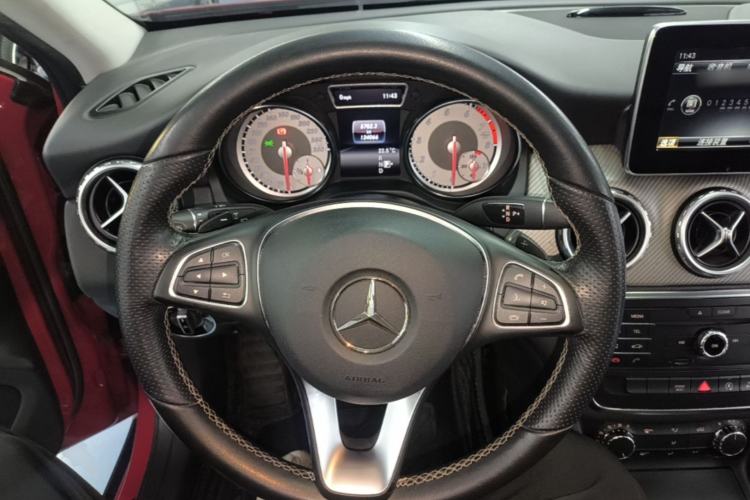 Used Mercedes-Benz GLA 2016 GLA 200 Sport Edition Steering Wheel