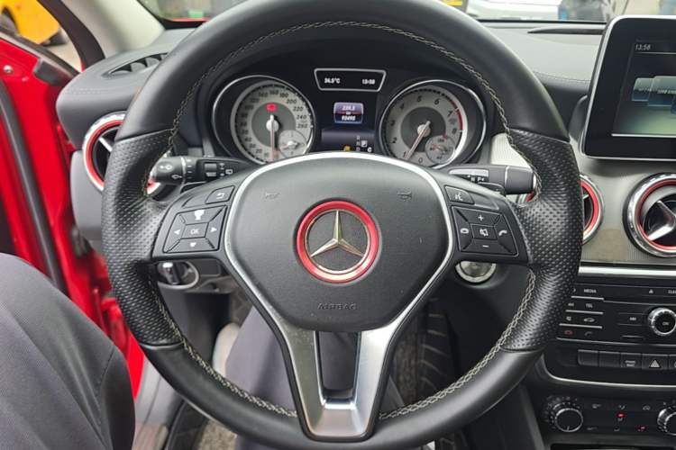 Used Mercedes-Benz GLA 2016 GLA 200 Fashion Model Steering Wheel