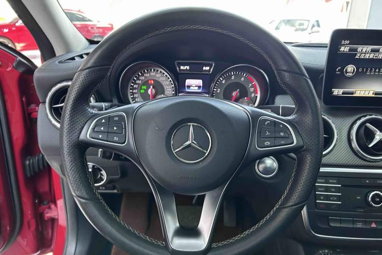 Used Mercedes-Benz GLA 2016 GLA 200 Fashion Model Steering Wheel