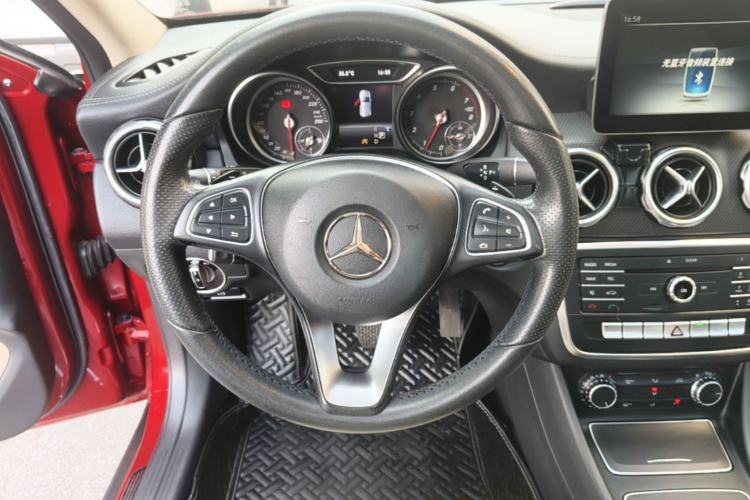 Used Mercedes-Benz GLA 2016 GLA 200 Fashion Model Steering Wheel