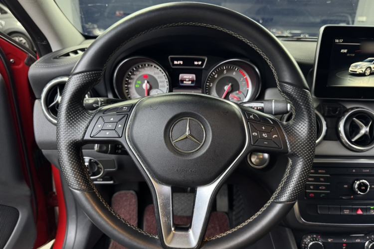 Used Mercedes-Benz GLA 2016 GLA 200 Fashion Model Steering Wheel