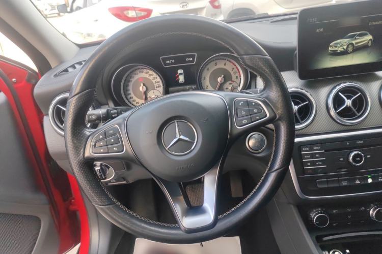 Used Mercedes-Benz GLA 2016 GLA 200 Fashion Model Steering Wheel