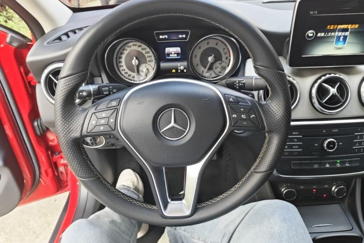 Used Mercedes-Benz GLA 2016 GLA 200 Sport Edition Steering Wheel