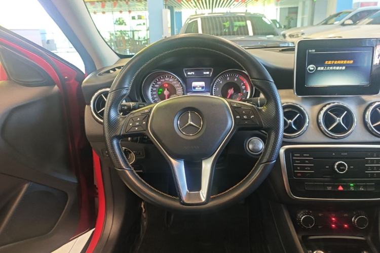 Used Mercedes-Benz GLA 2016 GLA 200 Sport Edition Steering Wheel
