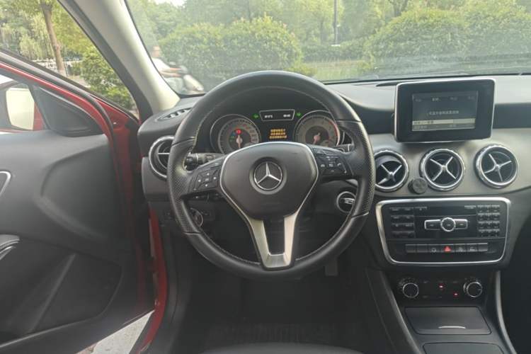 Used Mercedes-Benz GLA 2016 GLA 200 Sport Edition Steering Wheel