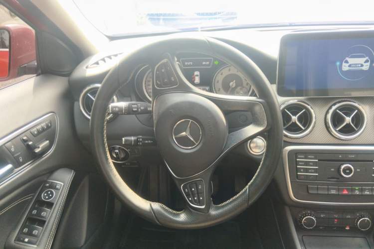 Used Mercedes-Benz GLA 2016 GLA 200 Sport Edition Steering Wheel