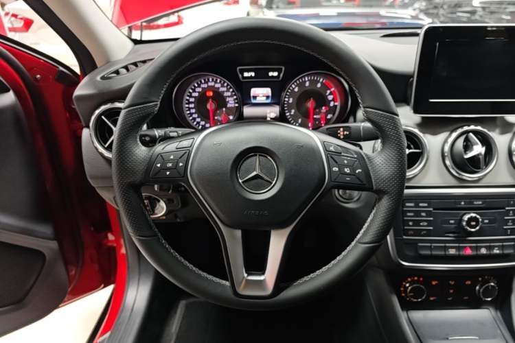 Used Mercedes-Benz GLA 2016 GLA 200 Sport Edition Steering Wheel