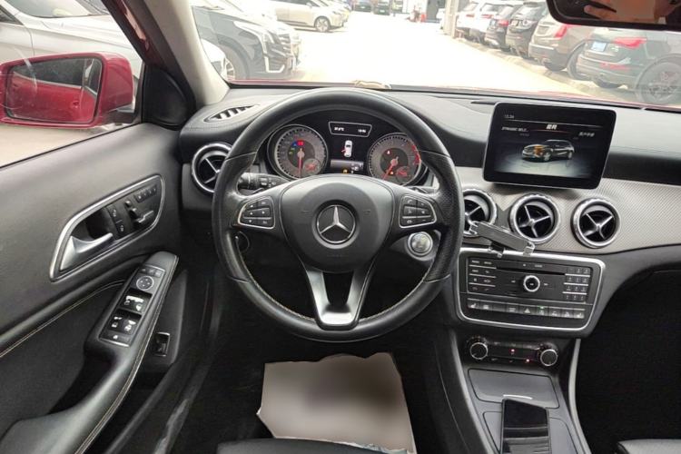 Used Mercedes-Benz GLA 2016 GLA 220 4MATIC Luxury Model Steering Wheel