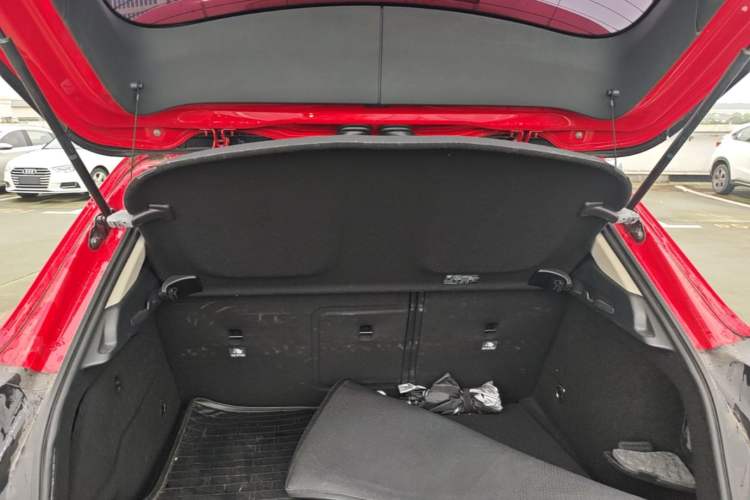 Used Mercedes-Benz GLA 2016 GLA 200 Fashion Model Trunk