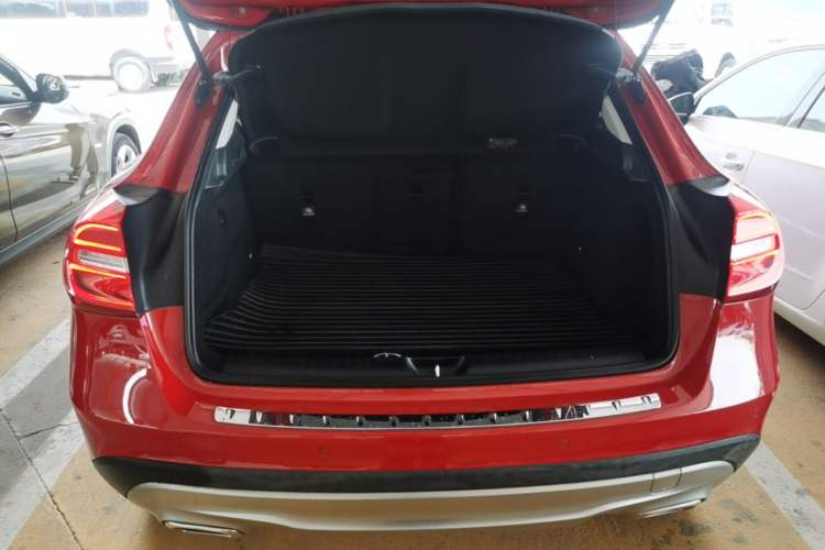 Used Mercedes-Benz GLA 2016 GLA 220 4MATIC Fashion Edition Trunk