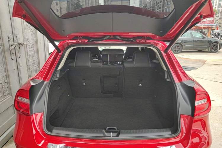 Used Mercedes-Benz GLA 2016 GLA 220 4MATIC Luxury Model Trunk