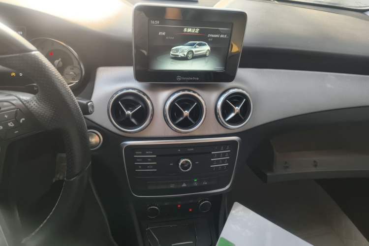 Used Mercedes-Benz GLA 2016 GLA 200 Sport Edition Audio And AC Panel