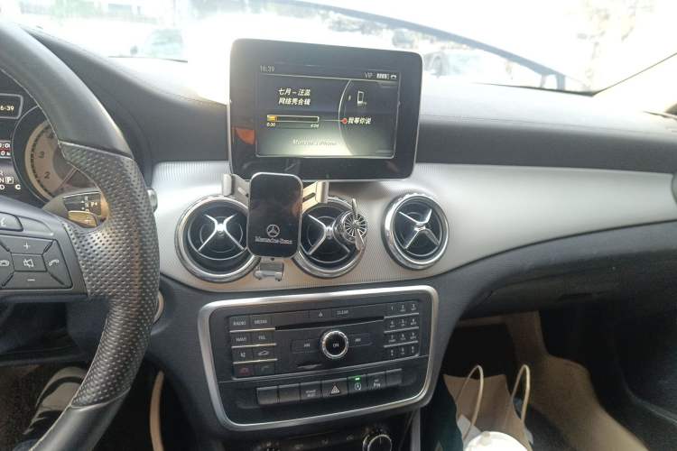 Used Mercedes-Benz GLA 2016 GLA 200 Fashion Model Audio And AC Panel