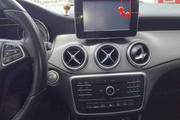 Used Mercedes-Benz GLA 2016 GLA 200 Sport Edition Audio And AC Panel