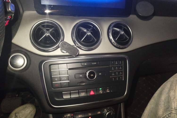 Used Mercedes-Benz GLA 2016 GLA 200 Sport Edition Audio And AC Panel