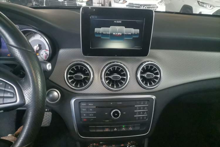 Used Mercedes-Benz GLA 2016 GLA 200 Sport Edition Audio And AC Panel