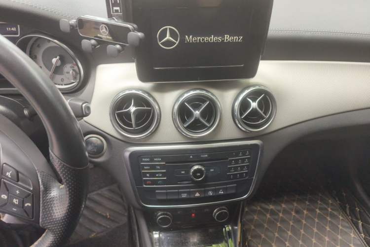 Used Mercedes-Benz GLA 2016 GLA 200 Fashion Model Audio And AC Panel