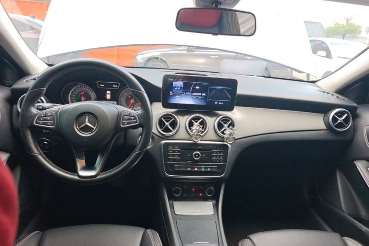 Used Mercedes-Benz GLA 2016 GLA 200 Fashion Model Center Console