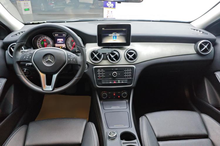 Used Mercedes-Benz GLA 2016 GLA 200 Fashion Model Center Console