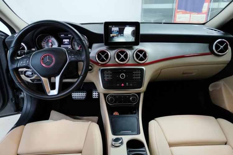Used Mercedes-Benz GLA 2016 GLA 200 Sport Edition Center Console