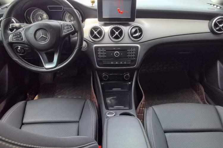 Used Mercedes-Benz GLA 2016 GLA 200 Sport Edition Center Console