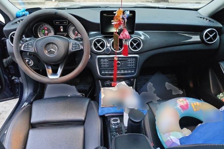 Used Mercedes-Benz GLA 2016 GLA 220 4MATIC Fashion Edition Center Console