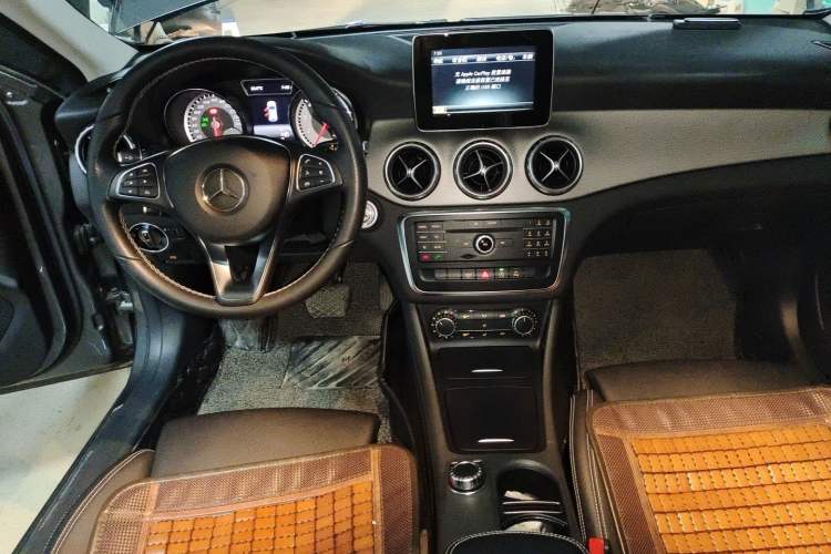 Used Mercedes-Benz GLA 2016 GLA 200 Sport Edition Center Console