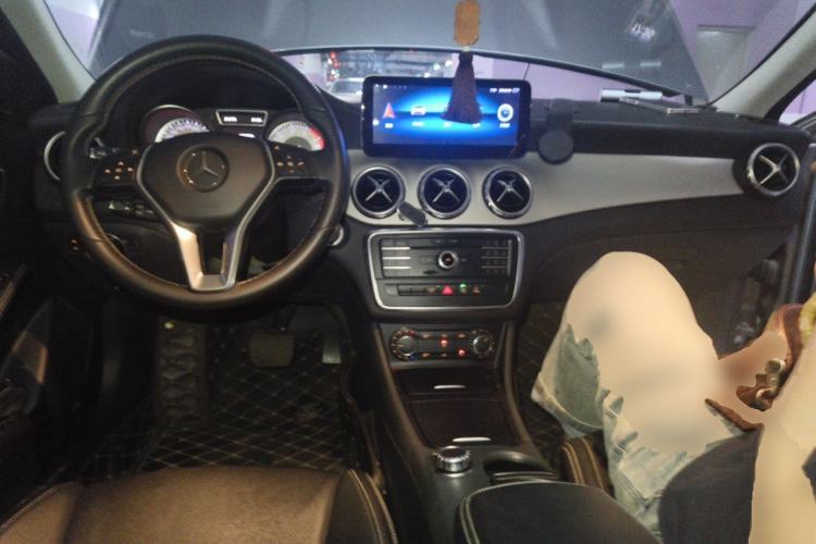 Used Mercedes-Benz GLA 2016 GLA 200 Sport Edition Center Console