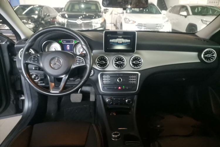 Used Mercedes-Benz GLA 2016 GLA 200 Sport Edition Center Console
