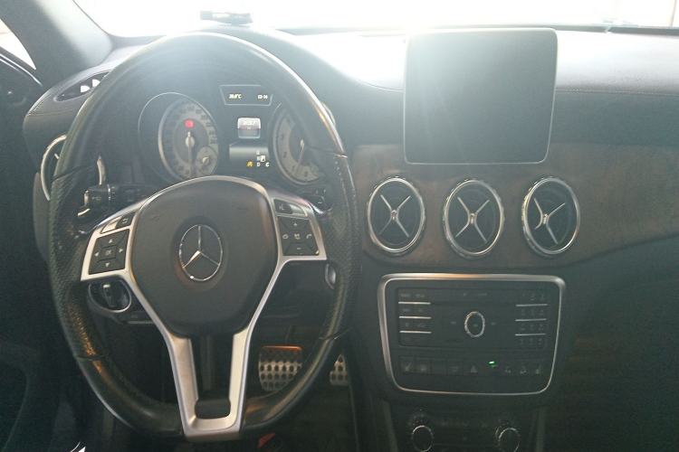 Used Mercedes-Benz GLA 2016 GLA 260 4MATIC Sport Edition Center Console